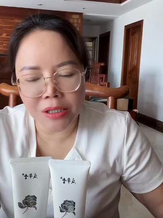 这款洗面奶真的超级好用!是我们的爆款来的~任何肤质都可以使用,回头率高,泡沫绵密,清洁能力强,植物提取温和不刺激,洗后不拔干,十岁以上孕妇小孩都可以使用!#庆翠堂欧姐 #好物推荐🔥 #洗面奶