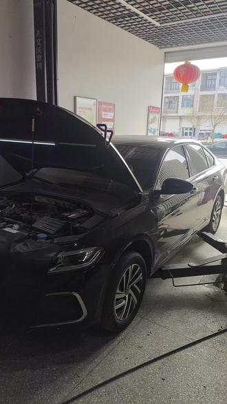 大众朗逸伍佰万纪念版大保养 依旧选用壳牌养护 标准施工流程 把你的爱车放心交给我#汽车保养与维修 #专业维修保养 #修车日常 #修车那点事 #撸车日常