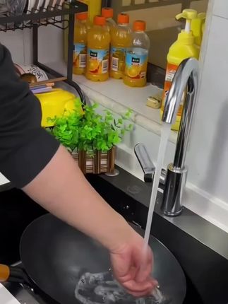 传统老式铁锅加厚无涂层精致熟铁锅炒菜锅煤气灶圆底不粘锅家用炒菜锅#老式铁锅#厨房实用工具#经济实惠又方便
