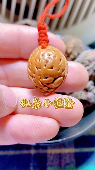 不用电动工具也可以做个简单漂亮的桃枭小挂坠#桃枭#做手工我是认真的 #传统文化#大自然的馈赠#传统手工艺