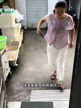 老妈淋雨回来,吃个华夫饼,真好吃 #vlog日常 #饼#华夫饼 #好物推荐