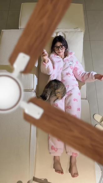 动作暵窒隰地湿多好
这期分享美女风扇变装动态壁纸 苹果动态壁纸设置教程#风扇变装 #苹果 #手机壁纸 #动态壁纸#风扇转场动态壁纸 分享动态壁纸 手机壁纸 锁屏壁纸 壁纸分享 高清壁纸 神仙壁纸 治愈系动态壁纸 赛博朋克壁纸 二次元动态壁纸 国风动态壁纸 ins风壁纸 极简动态壁纸 暗黑系壁纸 可爱动态壁纸 风景动态壁纸 动漫壁纸 苹果动态壁纸 安卓动态壁纸 iPhone锁屏 华为壁纸 小米壁纸 动态壁纸教程 自制动态壁纸 无水印壁纸 壁纸设置技巧 省电动态壁纸 节日限定壁纸 新年动态壁纸 圣诞壁纸 热播剧同款壁纸 游戏壁纸 追星壁纸 美女风扇转场动态壁纸 风扇变装 风扇变装转场动态壁纸