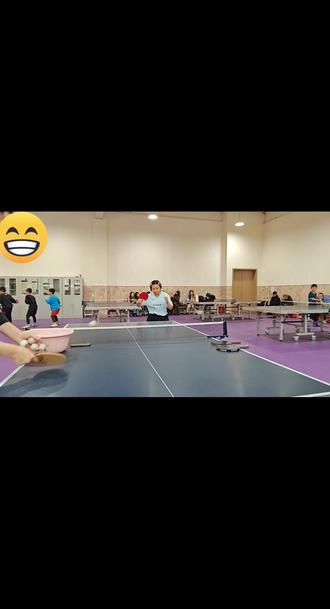 球拍轻挥,弧线划破空气,像一道未完成的诗行。乒乓球在桌面上跳跃,仿佛时间被切成了无数个瞬间,每一个都闪着微光。专注的眼神,挥动的手臂,汗水滴落的痕迹——这是属于热爱的仪式感。#乒乓球#运动日常#热爱可抵岁月