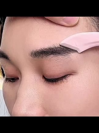 姐妹们眉毛太长很显老,所以一定要定期修一修#修眉 #修眉刀 #修眉神器 #修眉刀安全防刮伤 #拯救手残党