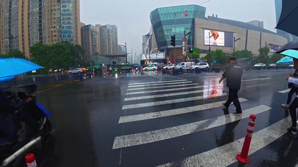 雨天勇闯杭州汉堡节 T0、卷卷薯
1、堡治汉堡(夯)
2、神山(还可以)
3、咔叽农场(还可以)
4、黑巧曲奇黄油咖喱炸鸡堡(还可以)
5、辣沙茶九层塔和牛堡(路边)
6、焦糖鹅肝牛肉堡(路边)
7、山楂乳酪鹅肝和牛堡(路边)
#杭州汉堡节#小李汉堡节