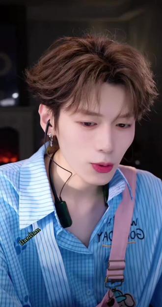 3.15接下班
晚安宝宝~今晚9点见~@香菜ㅤㅤ @孙恩盛 #孙恩盛316直播四周年快乐 #孙恩盛 #恩盛723 #2025抖音直播盛典 #晚安宝宝爱你