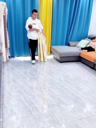 宝宝到了三四个月就可以安排上#爬爬垫  了在上面学翻身 学坐 学爬 都比床更有支撑力,一定要选择安全材质没有味道,这种可以折叠的就很方便#爬行垫 #学翻身 #宝宝爬行