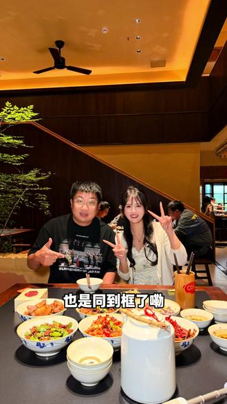 天!我和朋友吃饭碰到了麦总!!!!
#麦总去哪吃 #偶遇网红 #鹰潭美食@麦总去哪吃#屋里菜鹰潭土菜