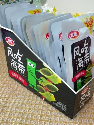 卫龙风吃海带香,香辣卤味滋味长。加量装给你够,随单还有海带爽。口感软糯超劲爽,解馋美食就是棒。#知名品牌卫龙 #海带零食首选 #香辣味浓郁 #经典卤味 #增量实惠装
