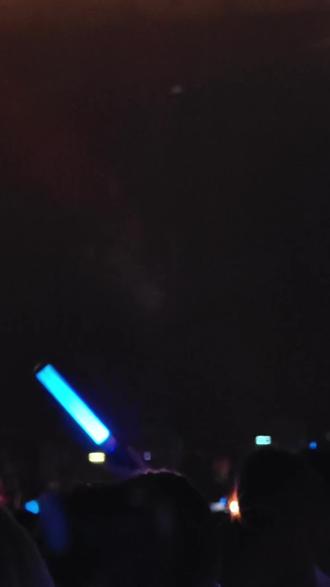 会一如既往不分场合地支持周深!!!