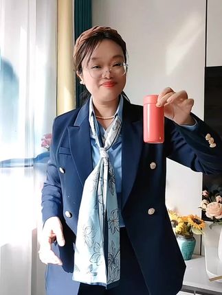 手捧一抹暖意,细品生活中的小确幸。每天带上口袋保温杯#保温杯 #随身携带 #水杯推荐