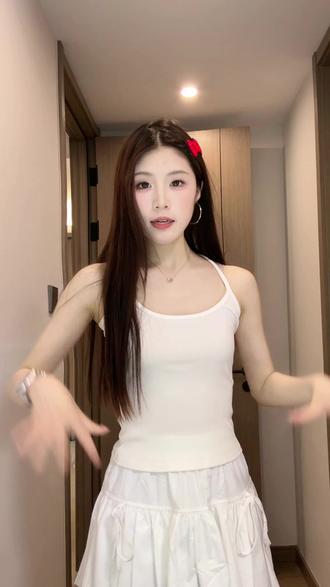贼拉好穿的吊带被子!百搭显瘦单穿叠穿都不会出错!#吊带穿搭 #stk #气质小背心 #吊带背心内搭 #美女背心穿搭