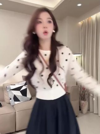 【轻奢波点】早秋新款气质提花长袖针织开衫上衣+半身裙BB50 早秋新款时尚两件套,谁穿谁好看!高级感拉满!氛围感十足!