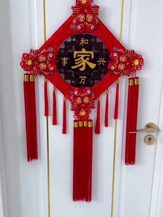 马上准备乔迁新居搬新家的,给家里挂一套桃木中国结,纯手工编织,八鱼款寓意很好,挂客厅入户玄关喜庆又大气。#中国结#中国结挂件#乔迁之喜#福到我家#乔迁新居大吉