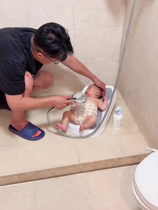 #婴儿洗澡躺托 宝宝躺着很舒服!妈妈也不会手忙脚乱#母婴好物 #洗澡神器 #亲测分享 #新生儿