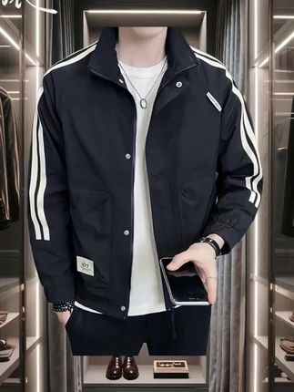 罗蒙工装飞行员夹克,一衣穿三季!拼色设计撞出潮感,加厚加棉锁温抗寒,工装风细节酷劲十足,搭啥都出彩,春秋冬穿它都合适~#春秋冬百搭男外套 #拼色加厚夹克衫 #新款工装风上衣 #男士加棉外套 #男士穿搭