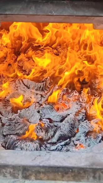 银纸灰到底有何用? #银纸灰 #锡箔灰 #元宝山 #寺庙灰 #资源再生