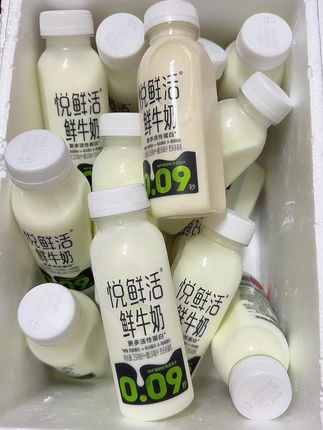 达人都在pick的悦鲜活鲜牛奶来啦!0.09秒瞬时杀菌,新鲜度狠狠拿捏~260ml*15瓶囤着超方便,新货现发,开瓶就是清甜奶香,早餐、加餐都合适,囤就对了!#超便宜超划算#牛奶#悦鲜活鲜牛奶#口感特别好 #好喝不贵
