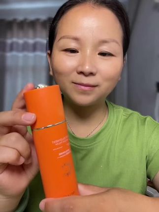 姐妹们,我来给你们上一款 美白隔离防晒 ¥39.9到手价一瓶,有需要的姐妹们点开我左下角的小黄车里