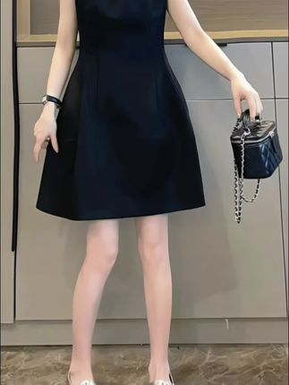 #优雅气质 #遮肉显瘦穿搭 #时尚连衣裙 #黑色连衣裙 #显瘦显高显气质