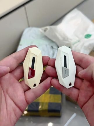多巴胺钻石开箱器 家用美工刀自动回弹式磁吸防粘开箱刀耐用携带#开箱器 #开箱器拆快递小刀 #拆快递小刀