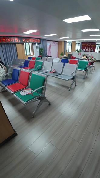 六安520随机给新婚夫妻免费拍胶片风写真 在5月20号这样美好的日子,在六安街头在民政偶遇陌生新婚夫妇领证,为他们记录下这美好的一天!也许照片不够完美,但今天是他们完美的一天!#结婚证花絮 #合情合理合法和你 #官宣我们的爱 #520我们在一起 #街头摄影