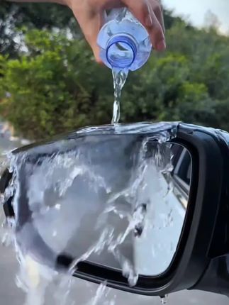 下雨天后视镜模糊,看不清,容易发生危险,这款碳纤纹卡扣式雨眉,安装简单,保持后视镜清晰可见,不用时还可以收纳起来 #汽车用品 #车品好物 #有车必备#后视镜 #雨眉