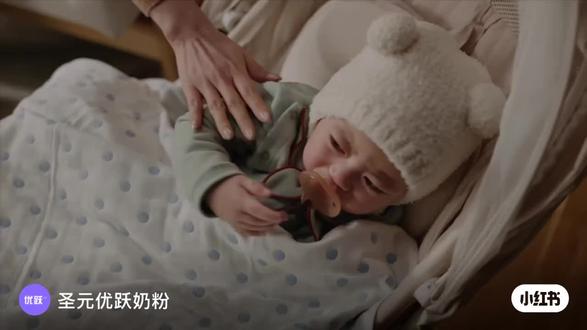 圣元优跃明星代言人官宣了~
#国民女神白月光黄圣依老师
在选择代言人的时候,我们反复思考,什么是好的代言人?
后来我们一致认为,代言人不光要有国民知名度,有流量,#更重要的是品牌价值观的传递和延续。
这个社会对妈妈太不友好了,有太多苛责,标准,压力。
优跃希望传递给妈妈们的是不焦虑,不内耗,不苛求。
其实真的不用逼自己做满分妈妈,不用事事苛求完美,不用24小时紧绷着弦。
好好爱自己,自在发光,就已经特别棒了,因为你先是自己,然后是妈妈
孩子不是牵绊,不是束缚,是我们变成更好自己的铠甲和动力
优跃的爱不是替代,而是延续了妈妈最真切的爱
还有一个也是和优跃品牌理念非常吻合的,就是黄圣依老师的育儿观
她说不会给孩子报很多很多补习班,因为成长不是填鸭
优跃也是一样,#一款好奶粉,#不是营养的堆砌,而是选择活性营养,高效吸收,所以,成长不是填鸭,奶粉也不是堆料,#高效吸收才是真营养