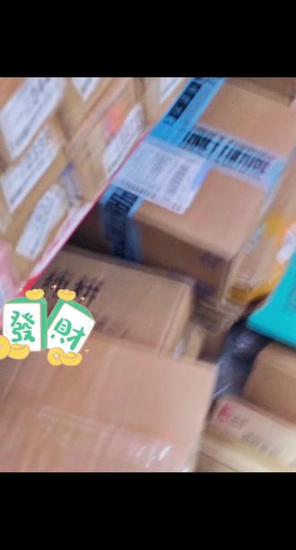 #行星文化 #行星文化周边 走进菜鸟驿站都不用取件码,一眼行星文化哈哈哈。穿的,喝水的,挂件,要过年了,新新的实用周边,拆箱啦#张杰 #行星文化做大做强 #马上有钱