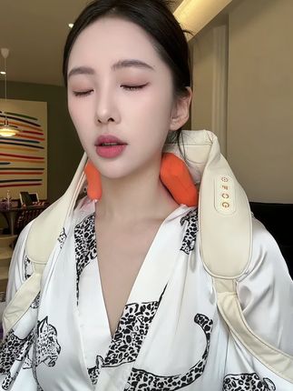 谁懂!仿真人手捏的按摩仪真的超舒服!不输外头老师傅的手艺,全家都能用#云康宝肩颈按摩仪 #肩颈按摩仪 #妈妈的礼物