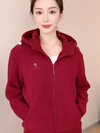 女士新款澳洲一体绒休闲减龄防风保暖连帽外套#休闲百搭 #外套 #秋冬穿搭 #谁穿谁好看系列 @DOU+小助手 @DOU+好生意