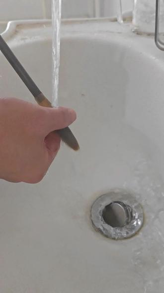 懒人是怎样洗笔的 #书法 #写字是一种生活 #见字如面 #毛笔字 #洗笔 @DOU+小助手