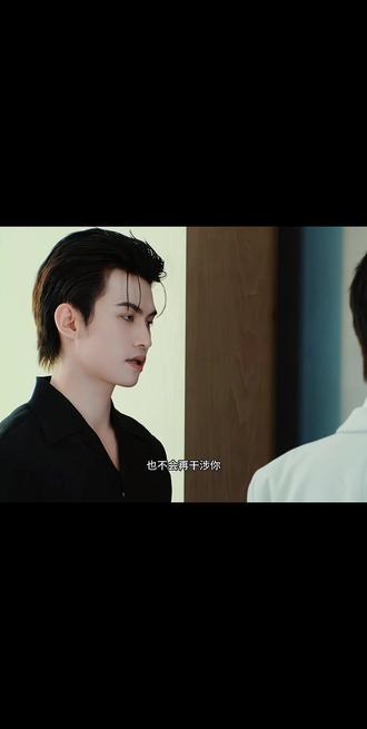 樊霄第一次学会放手,得到的是游主任让他“滚”在家做好吃的等游主任回家,等回来的却是樊二哥的录音,樊霄没有生气,反而是拿着证据去送给游主任,闭着眼睛的那一秒樊霄你当时想的又是什么呢。#樊霄 #游书朗 #樊游