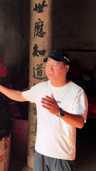 受一位年轻乡贤委托画一对大门神,施工过程