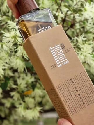 檀香爱好者不能错过的一支禅意寺庙香水!一闻见它就能感受安心和 檀香爱好者不能错过的一支禅意寺庙香水!一闻见它就能感受安心和治愈!香炉烘出古木年轮的奶甜,小众高级越闻越上头!#檀香香水 #中性木质香 #寺庙香 #平价香水