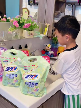 抢到了,7.9到手1大袋4斤装#活力28洗衣液 #洗衣液 #无磷无铝无荧光增白剂 #无限回购的宝藏单品 #抑菌洗衣液