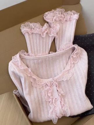 #甜美穿搭 #穿搭 #针织衫 #温柔风穿搭 #美出高级感 @DOU+上热门 @DOU+小助手