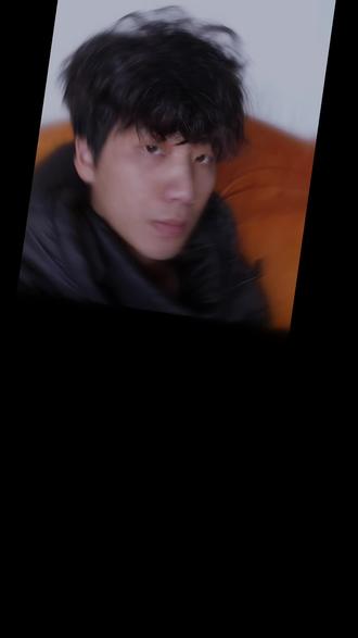 岁月不饶人,转眼就几十岁了!领悟人生。。生死看淡,死了当卵!祝大家猴年大吉吉#少羽 ##刘彦祖