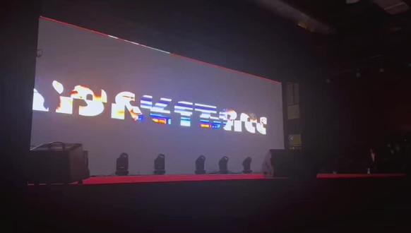 《库里大战詹姆斯》学校元旦晚会小品
人类一拜天地