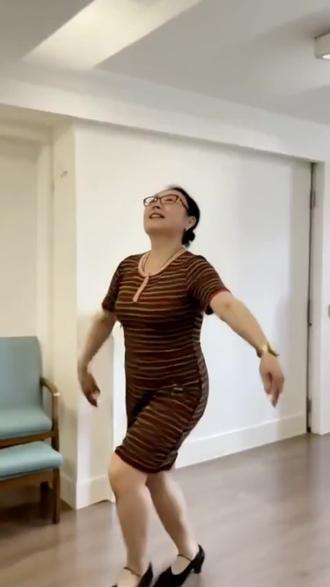 #AI锅庄舞多人版舞蹈