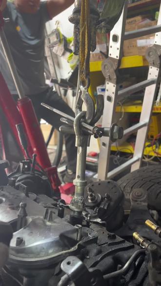 大力出奇迹,拆喷油嘴难搞哦!