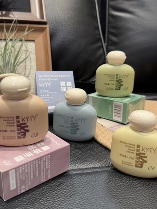 秋冬的护手霜我早早的就备上了!!真的超好闻的!#护手霜推荐 #香氛护手霜