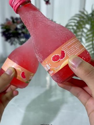 什么神仙商家啊?1瓶29.9 2瓶29.9 3瓶29.9 4瓶29.9 再加上一个礼盒和两只小酒杯还是29.9 ! !!说的就是这款新出多口味果酒了!整整四款口味随心选择西柚、苹果、葡萄、荔枝都巨巨巨好喝,果味浓郁,喝完嘴巴都是香香的-入口满满的果香,鲜甜爆汁了一口直接爱上!快点击下方小黄车链接,一起来抢购吧~#果酒#微醺快乐水 #仙女都在喝什么 #好喝到心花怒放 #微醺的感觉刚刚好@抖加🔥上热门🔥dou+🔥热点宝 @DOU+上热门