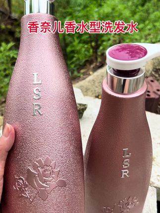 控油去屑 顺滑光泽 持久留香 自然蓬松。挖到宝了! 这款香奈儿香水味洗发水,控油去屑一绝,还能让发 丝柔顺亮泽,留香超持久~ 洗头时,经典香奈儿香氛瞬间释放,仿佛漫步花海,高级感拉满!温和配方深层清洁不刺激,天然精华滋养发丝,千枯毛躁全搞定,敏感头皮也能用。#爆款热卖中#控油去屑#持久留香#好物推荐@抖加🔥上热门🔥dou+🔥热点宝 @DOU+上热门