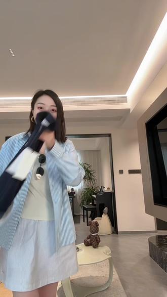 #ellekids 超好看的华夫格运动风外套,真的可以趁活动来拼个手速#运动风外套女 #学院风穿搭 #短款外套女 #女童小外套