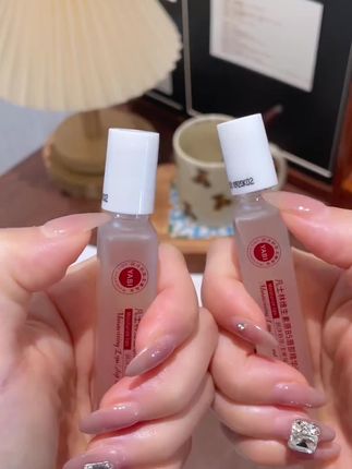 秋冬季嘴巴干裂起皮唇纹深,不想再撕嘴皮子的一定要试试,涂完嘴唇嫩嘟嘟的#护唇 #女生必备 #唇油#秋天必备护唇油#嫩嘟嘟唇部护理好物推荐