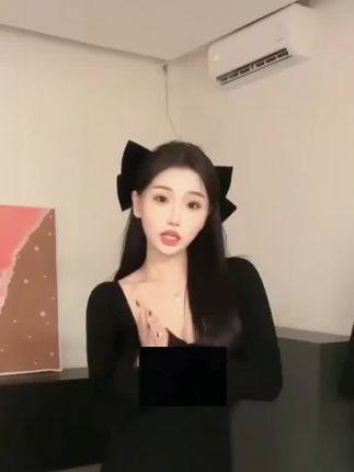 大蝴蝶结才是显脸小的标配 秋冬谁没有大蝴蝶结呢显脸小和毛衣打底巨搭的一个发饰 都给我安排起来#发型教程今日发型#蝴蝶结发夹