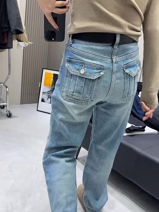 #只做高品质 #简约大气 #今天穿搭日常 #牛仔裤穿搭 #经典穿搭分享