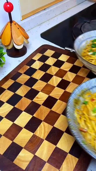 中午饭点到了,一人煮上一碗热干面,碱水面裹上酱可真香啊,大人小孩都爱吃#爱美食爱生活 #创作者中心 #创作灵感 #热干面