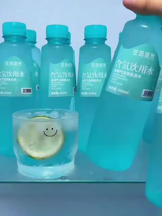 就这个一块多一瓶苏打水,只要他不涨价我会一直回购。 #无限回购的宝藏单品 #苏打水 #水@DOU+小助手 @DOU+好生意